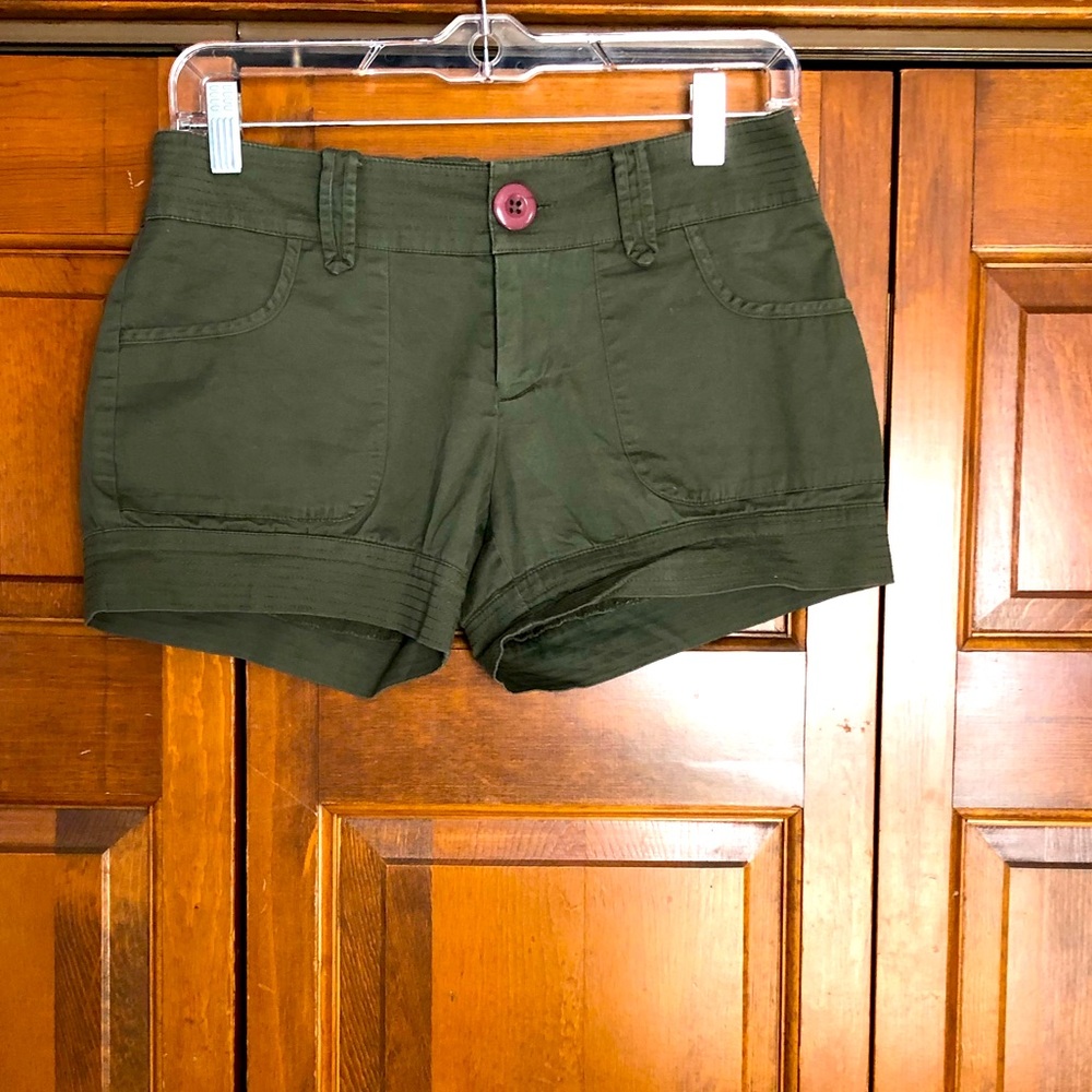 Arden B Shorts Size 2